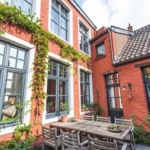 https://bb-door-10.hotelsghent.com
